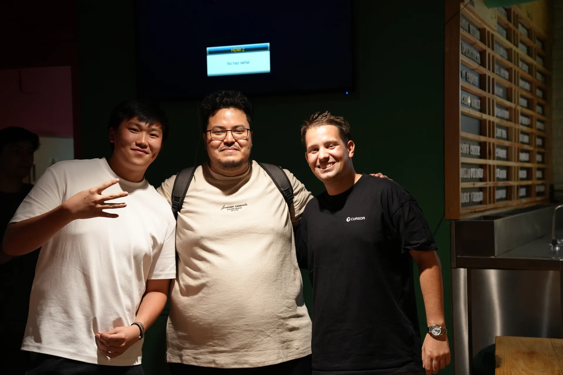 Max, Dingli Ni Xu y Felipe Basurto Barrio en el momento del 3.º puesto